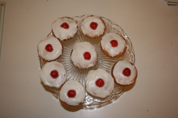 Cherry_and_almond_cupcakes